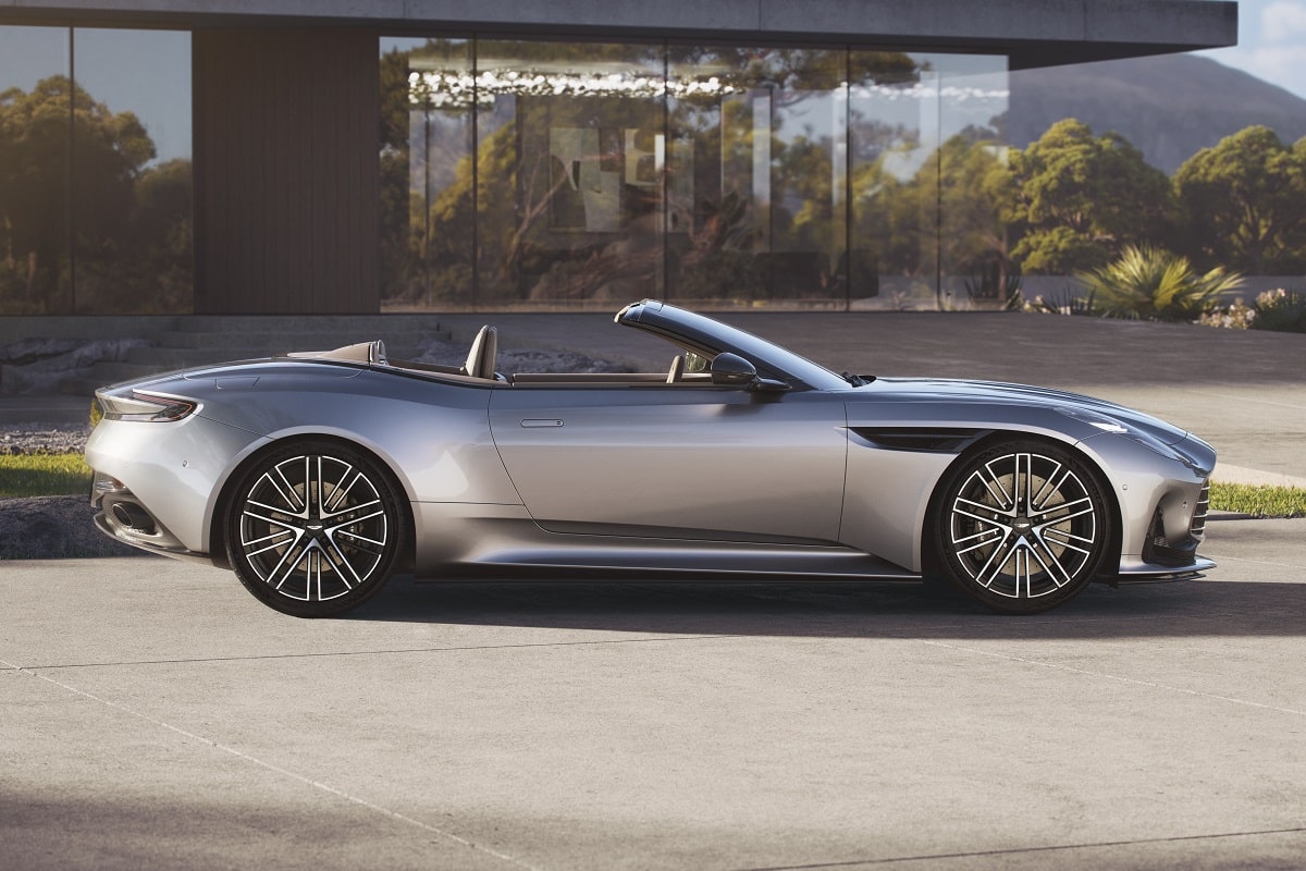 Aston Martin DB12 Volante 2026