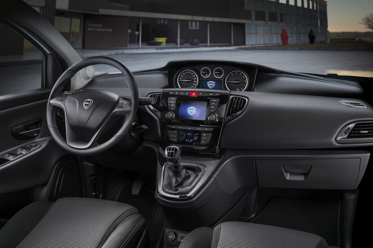 Lancia Ypsilon 1.2 LPG 69 PS manual  (2015-2021)