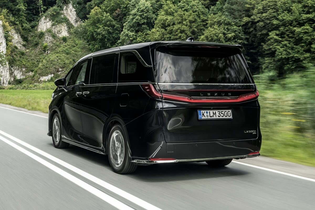 Lexus LM 2026