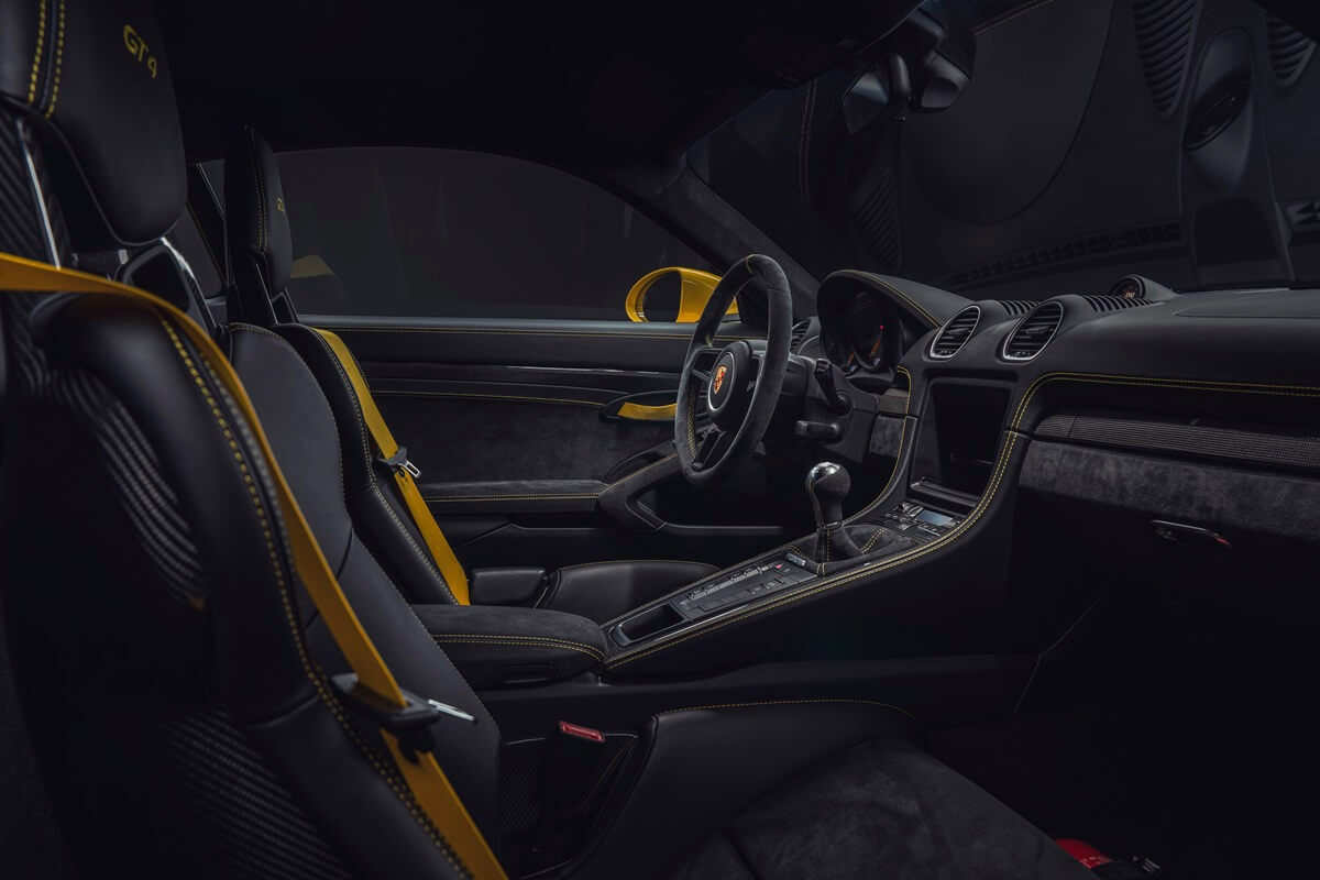 Porsche 718 Cayman GT4 420 PS manual  2026