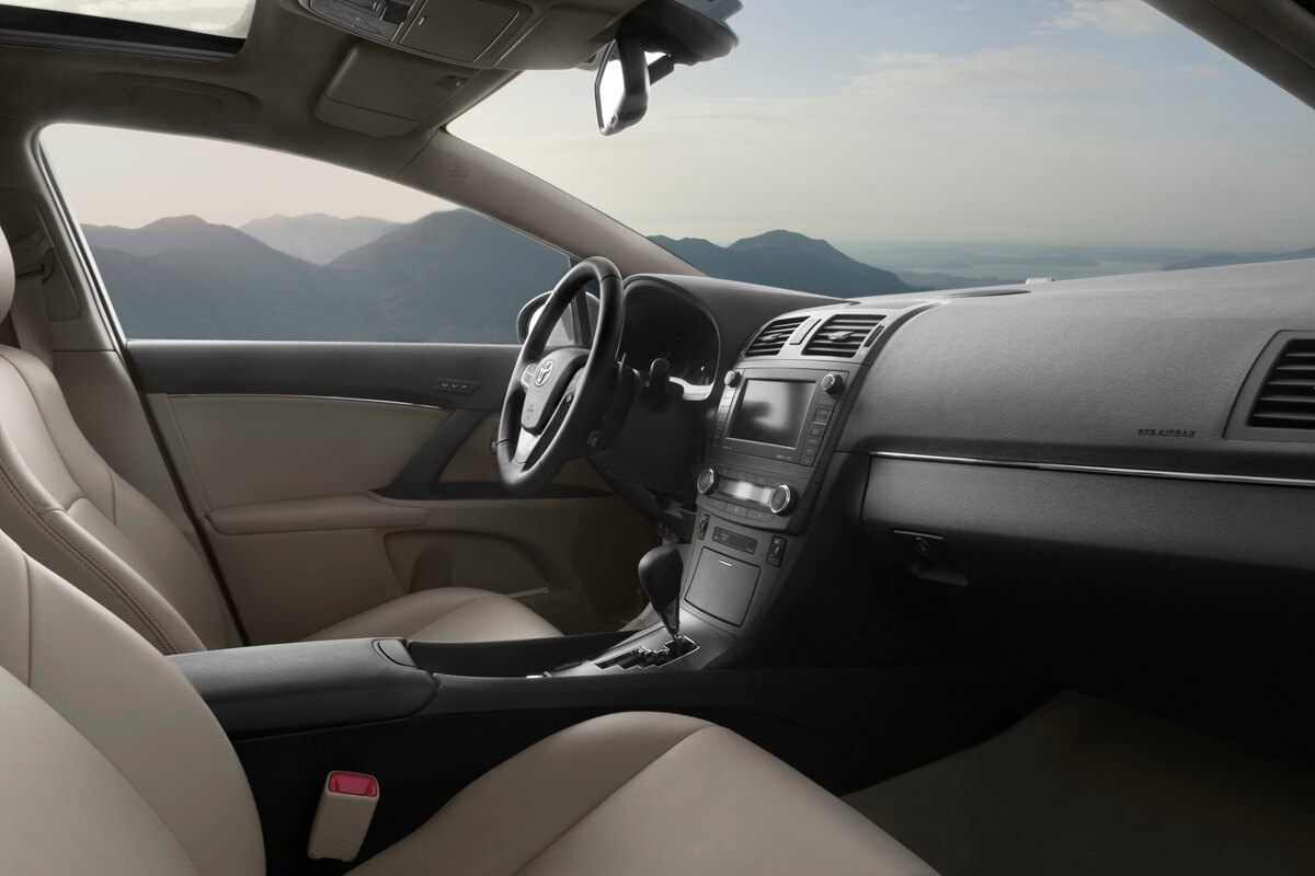 Toyota Avensis 2.0 D-4D 126 PS manual  (2009-2012)