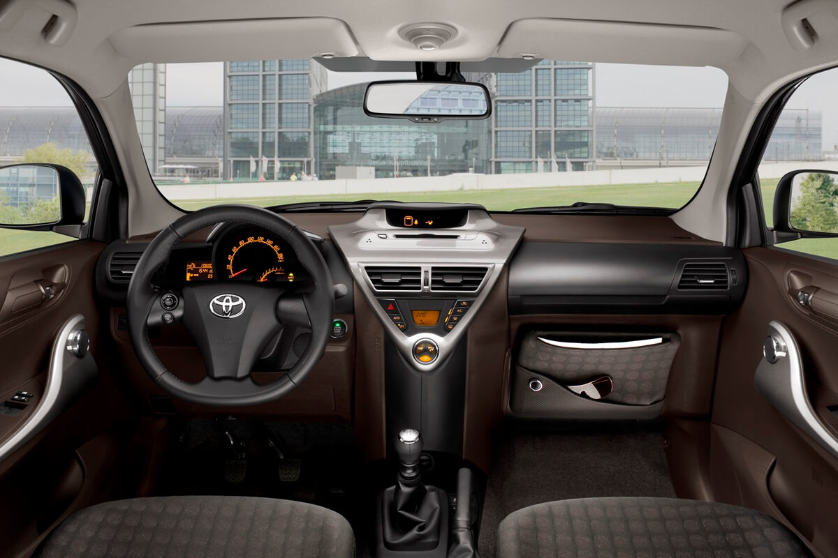 Toyota iQ 1.4 D-4D 90 PS manual  (2008-2015)