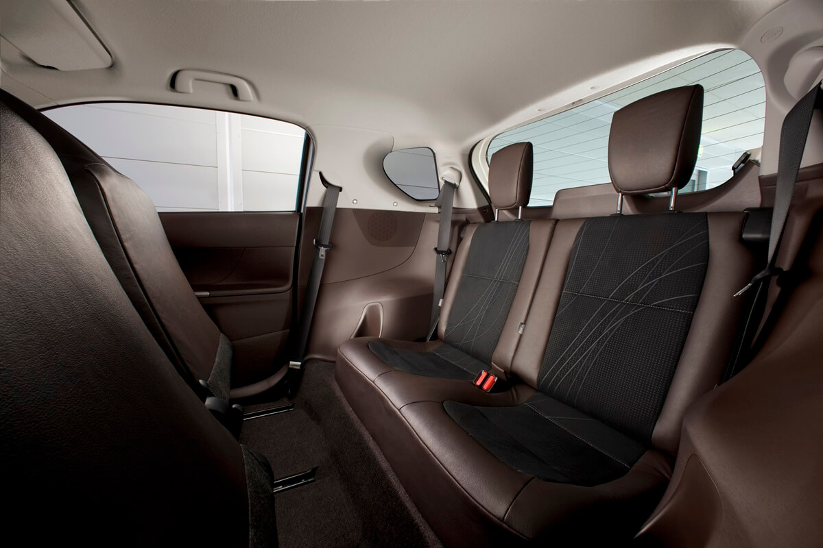 Toyota iQ 1.4 D-4D 90 PS manual  (2008-2015)