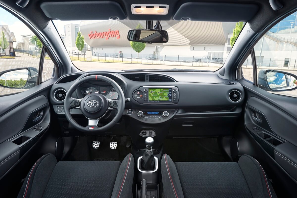 Toyota Yaris GRMN 212 PS manual  (2017-2020)