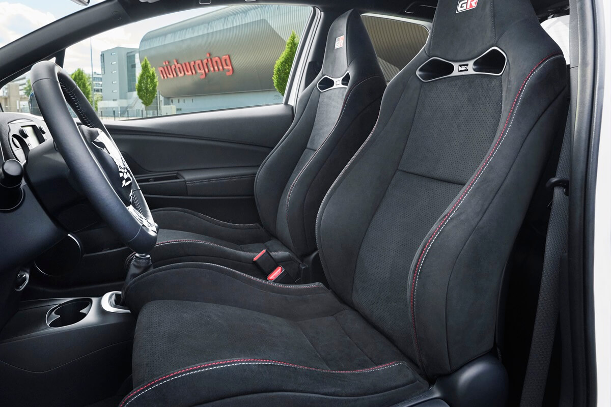 Toyota Yaris GRMN 212 PS manual  (2017-2020)