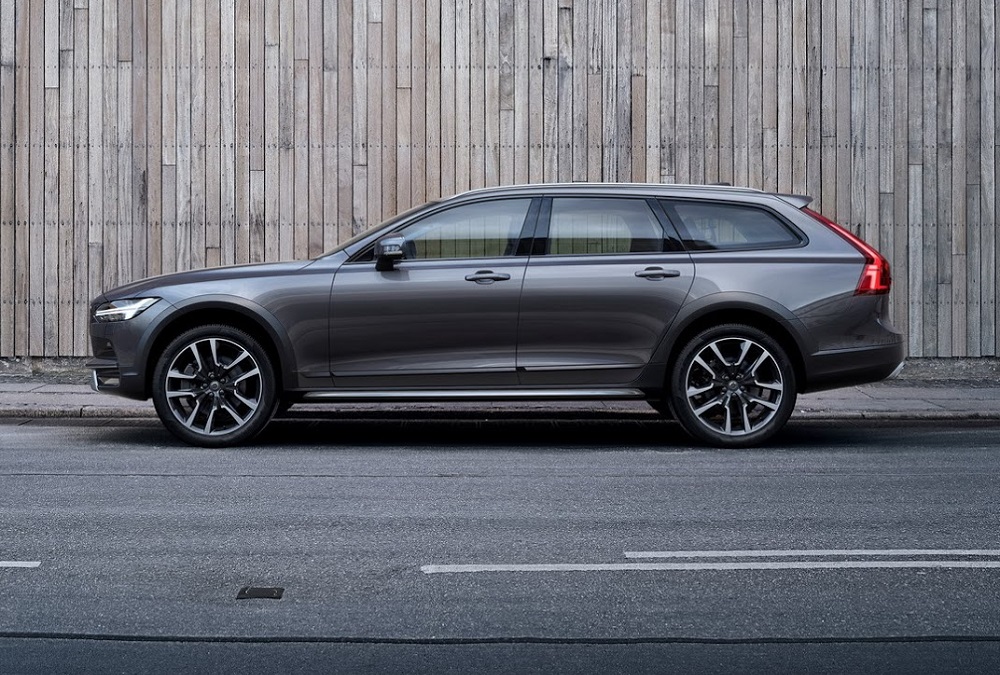 Volvo V90 Cross Country D4 190 PS manual AWD 2026